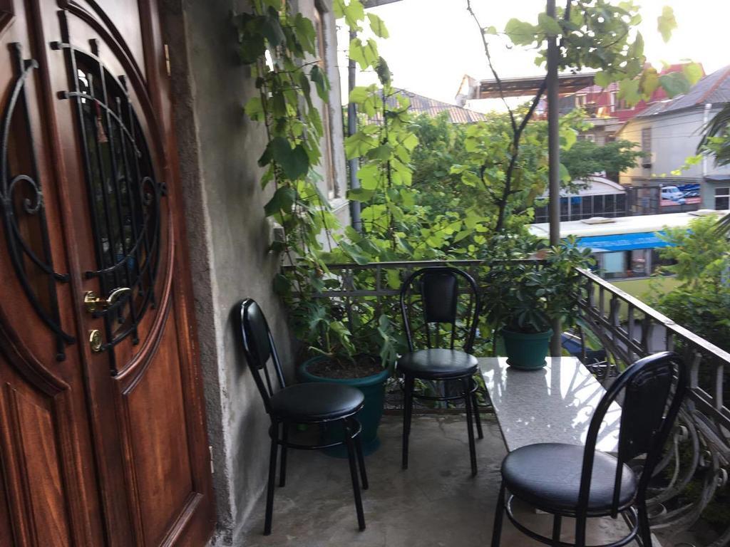 Homestay Izolda Батуми Экстерьер фото