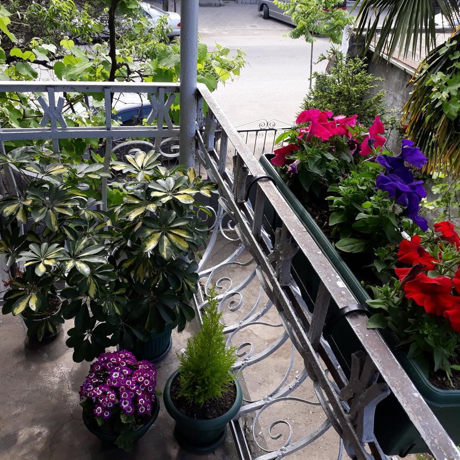 Homestay Izolda Батуми Экстерьер фото